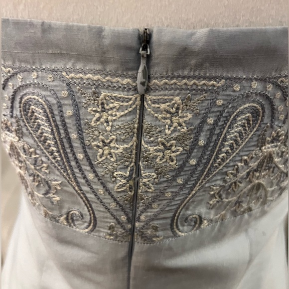 Ann Taylor Cocktail Dress - Beautiful Embroidery Size 4 - Picture 4 of 9